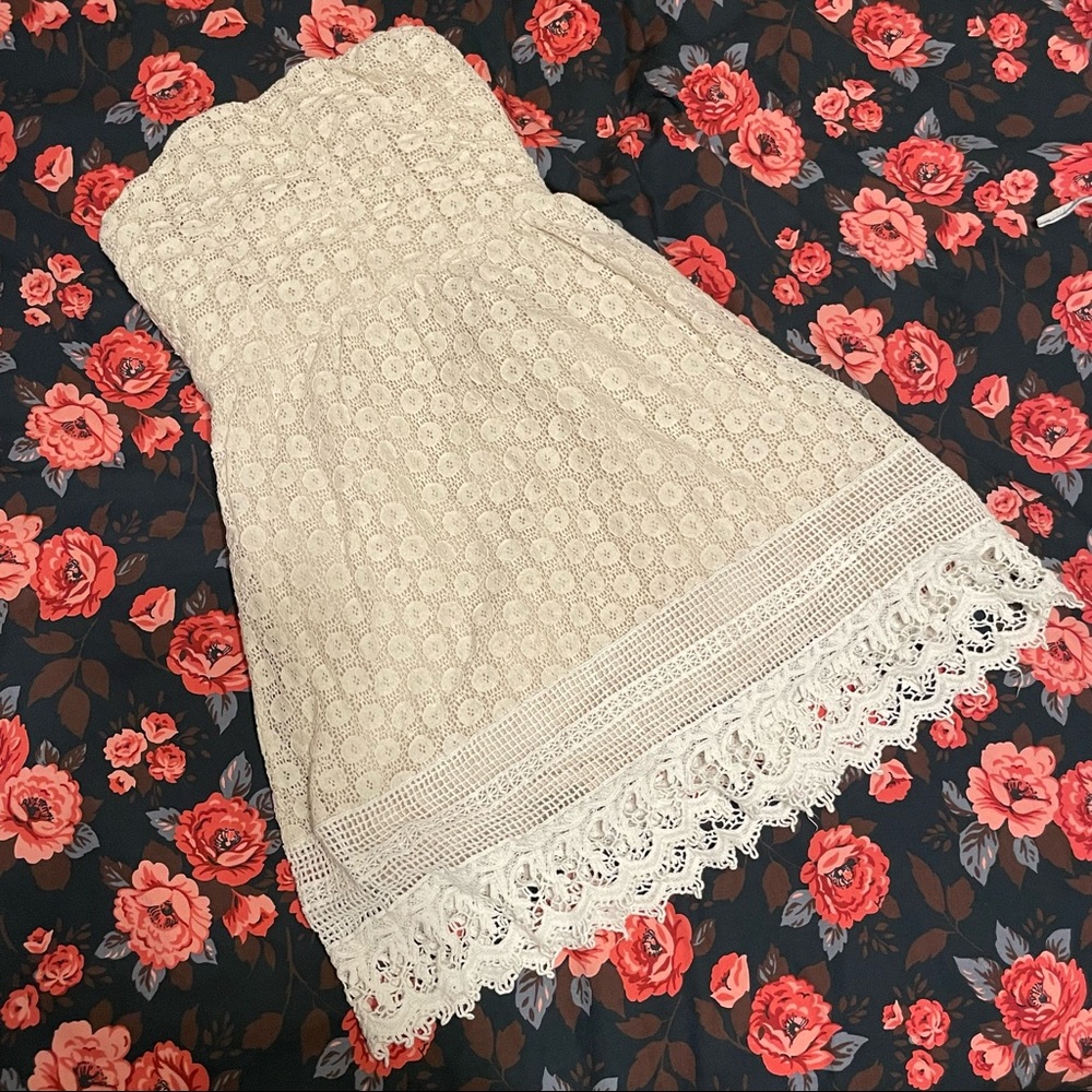 Lace embroidered strapless top